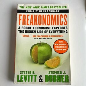 Freakonomics By Steven Levitt and Stephen Dubner paperback